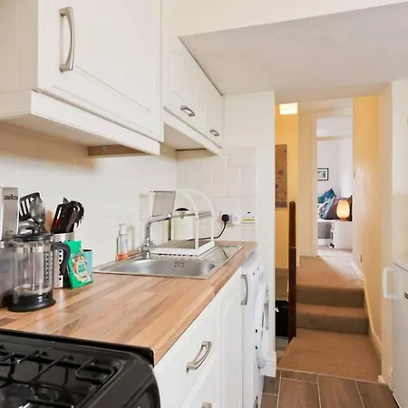 2 Bedroom Riverside Sleeps 5 Apartment *