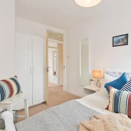2 Bedroom Riverside Sleeps 5 Appartement
