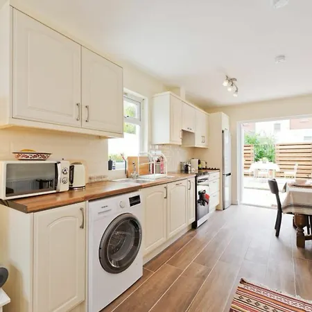 2 Bedroom Riverside Sleeps 5 Apartment Dublin