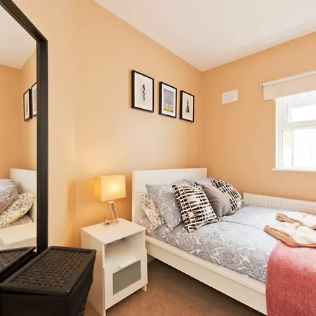 2 Bedroom Riverside Sleeps 5 * Dublin