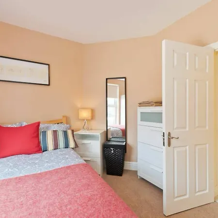Apartment 2 Bedroom Riverside Sleeps 5 *