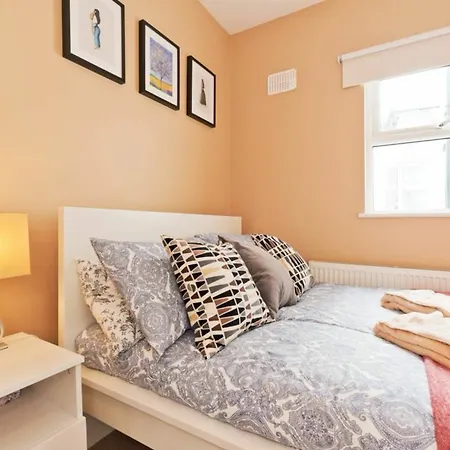 2 Bedroom Riverside Sleeps 5