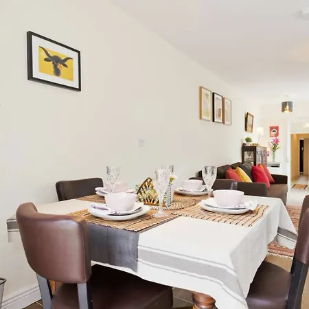 2 Bedroom Riverside Sleeps 5 *