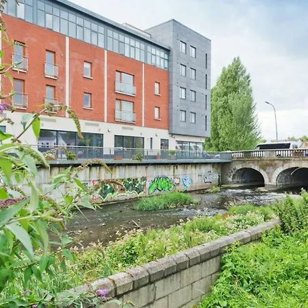 2 Bedroom Riverside Sleeps 5 * Dublin